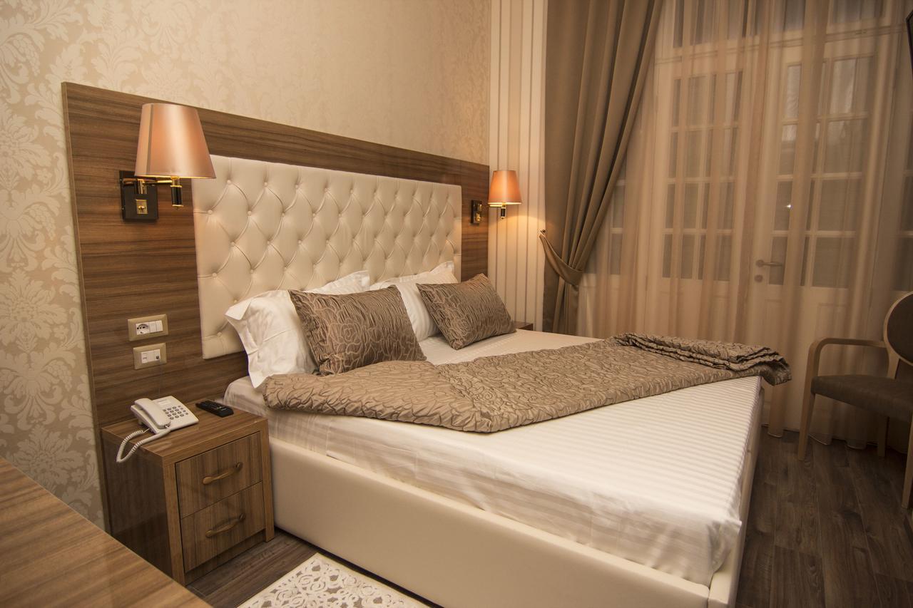 Hotel Boutique Restaurant Gloria Tirana Exterior photo