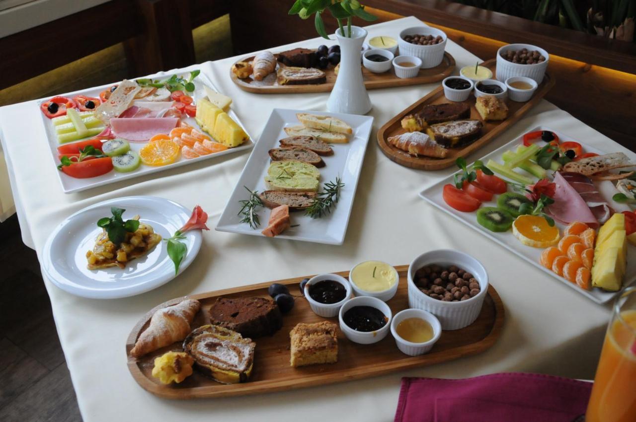 Hotel Boutique Restaurant Gloria Tirana Exterior photo